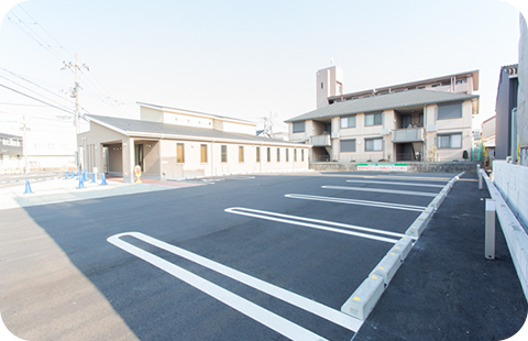 JR東岸和田駅近く、幹線道路沿いで駐車場25台完備の通いやすいクリニック